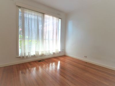 1 / 15 Essex Road, Mount Waverley