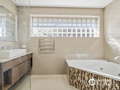 24 Governor Macquarie Drive, Chipping Norton