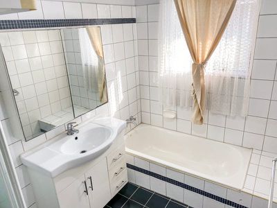 33 Bonson Tce , Moulden