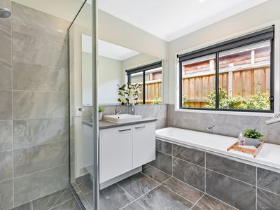 7 Colonnade Street, Clyde North