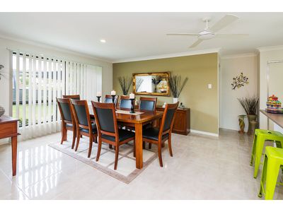1 / 15 Faraday Cres, Pacific Pines