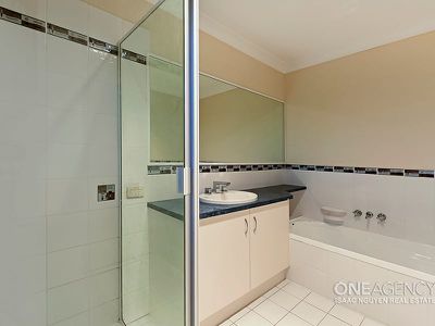 40 Viewpoint Dr, Springfield Lakes