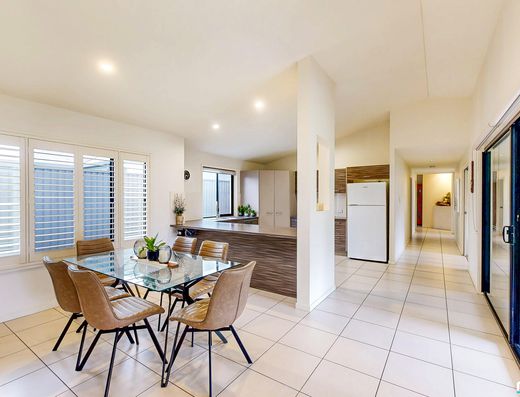 Immaculate Home with Side Access & Short Walk to Town image 6