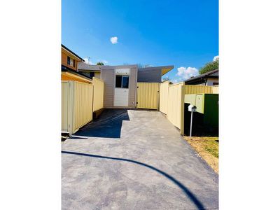 1A Jonah Street, Stanhope Gardens