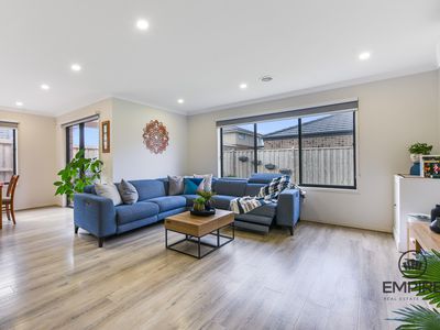 27 Cherokee Parade, Clyde