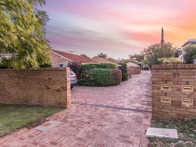 2/79 Colin Road, Scarborough