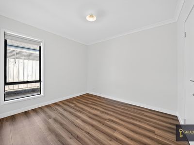 39 Kangaroo Crescent, Aintree