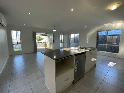 18 Mcveigh Street, Pimpama