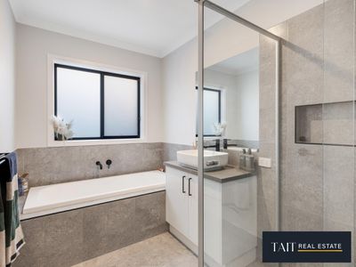 30 Sarakos Circuit, Wangaratta