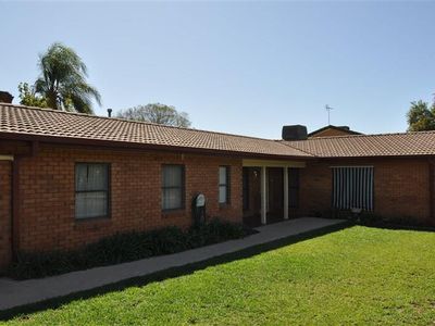 1 Honeysuckle Street, Forbes