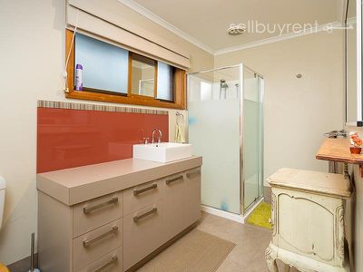 3 VISTA COURT, Bellbridge