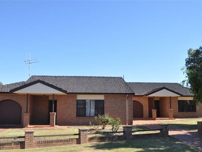 7 Prince St, Forbes