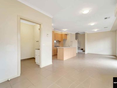 2 / 25-27 Starflower Way, Truganina
