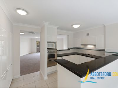8 / 2 Harbourview Crescent, Abbotsford