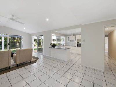 33 Seacove Court, Noosa Waters