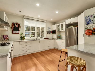 17 Adams Street, Donovans