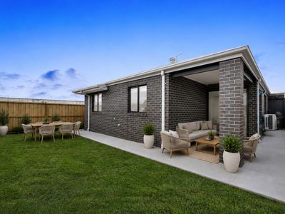 5 / 7 Broadford Crescent, Armstrong Creek