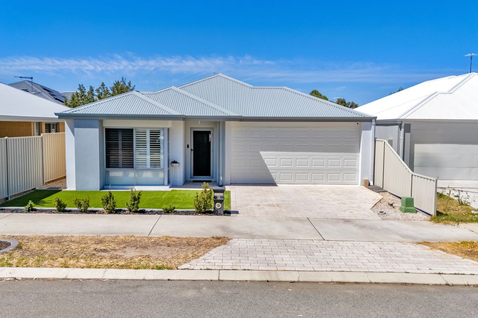 18 Yandal Way, Golden Bay