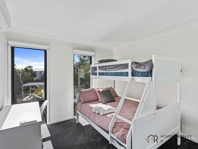 32 / 1 Ancora Crescent, Hope Island