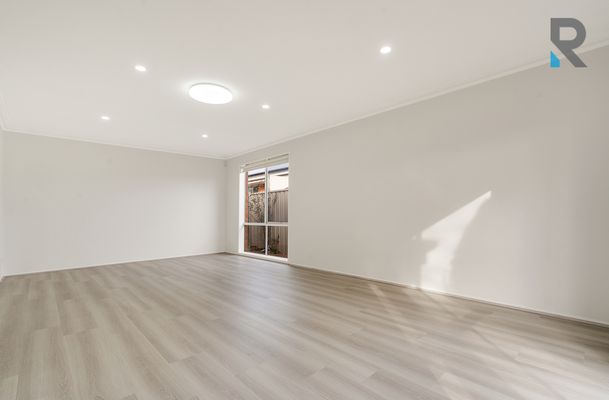 70 Kennedy Parade, Roxburgh Park