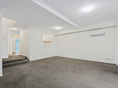 1 / 3 BRONBERG COURT, Southport