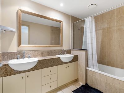 1127 / 2-10 Greenslopes Street, Cairns North