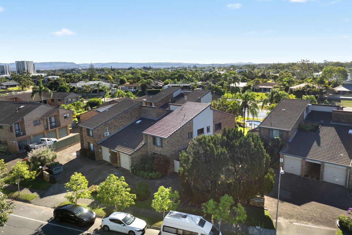 2 / 22 Dunlop Court, Mermaid Waters