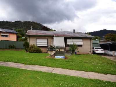24 Lakeside Avenue, Mount Beauty