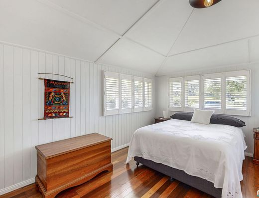Charming Queenslander in Old Tewantin image 10