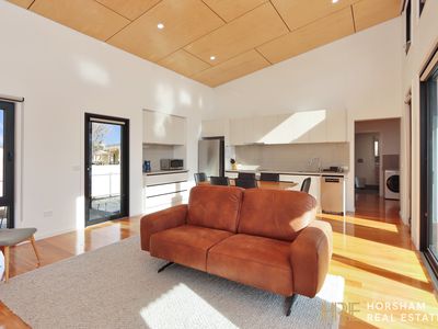 2 / 24 Begg Street, Horsham