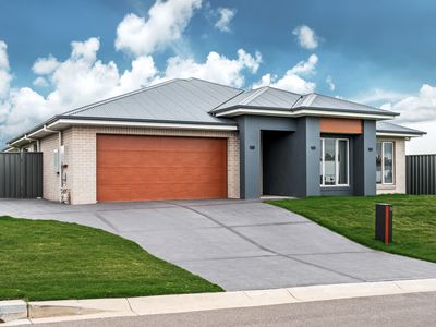 10 Mountain Ridge, Bellbird