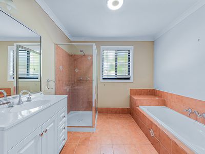 4 Daydream Court, Cannonvale