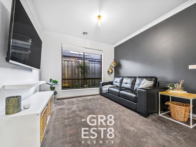 12 HAMMOND ROAD, Cranbourne West