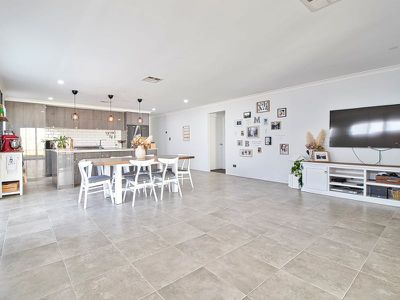 11 Winderie Road , Golden Bay