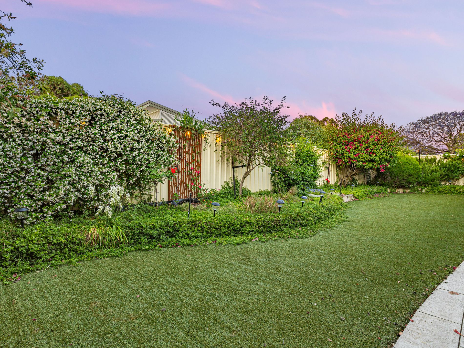 31 Simmonds Parade, Winthrop