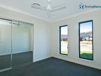 40 Derwent Close, Holmview