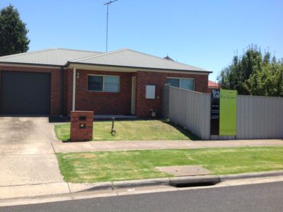 1 / 1 Coakley Crescent, Lovely Banks