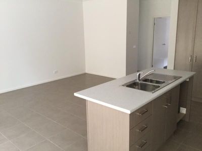 2/2 Wilson Crescent, Hoppers Crossing