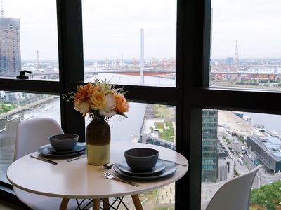 Stylish Waterview Apartment, Docklands