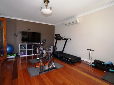 86 St Stephens Cres, Tapping