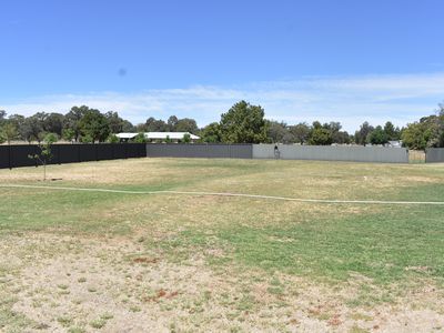 11 Cheney Road, Parkes