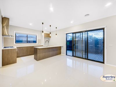5 Bensonhurst Parade, Point Cook