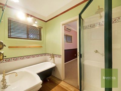 8 Blue Gum Place, Douglas