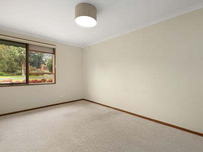 16 Jull Parade, Ringwood North