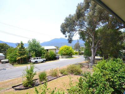 14 Coolumbooka Avenue , Tawonga South