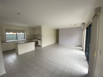 6 Secret Garden Way, Tarneit