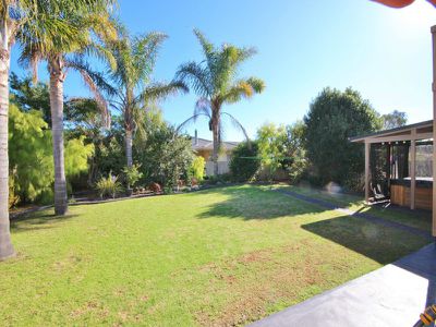 44 Lakeside Drive, Eden