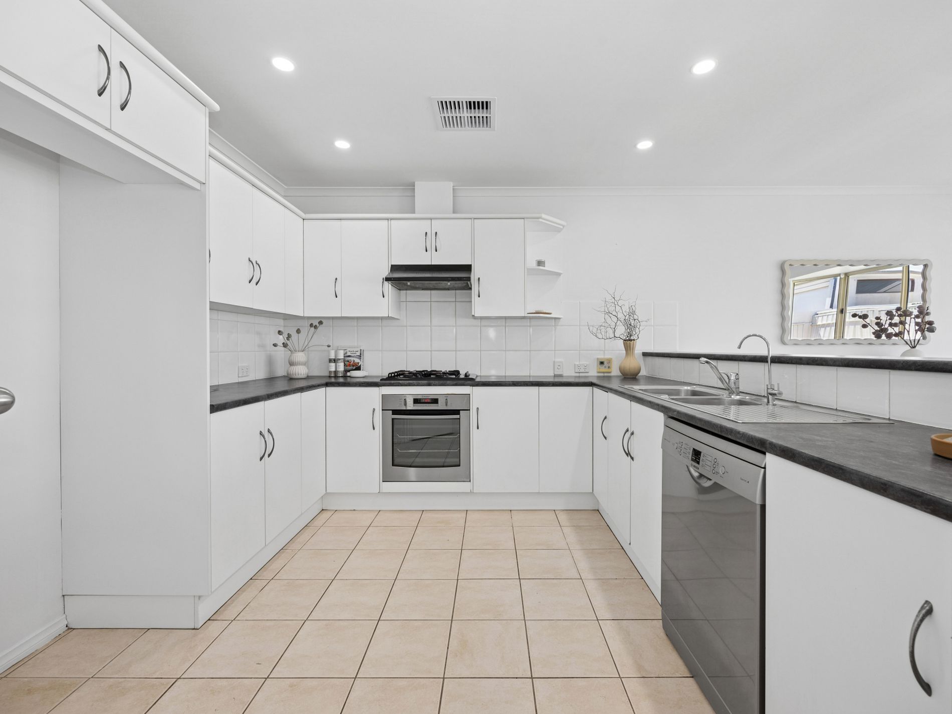 9 Strathbogie Avenue, Findon