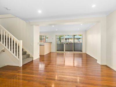 2 / 2 Queens Road, Taringa