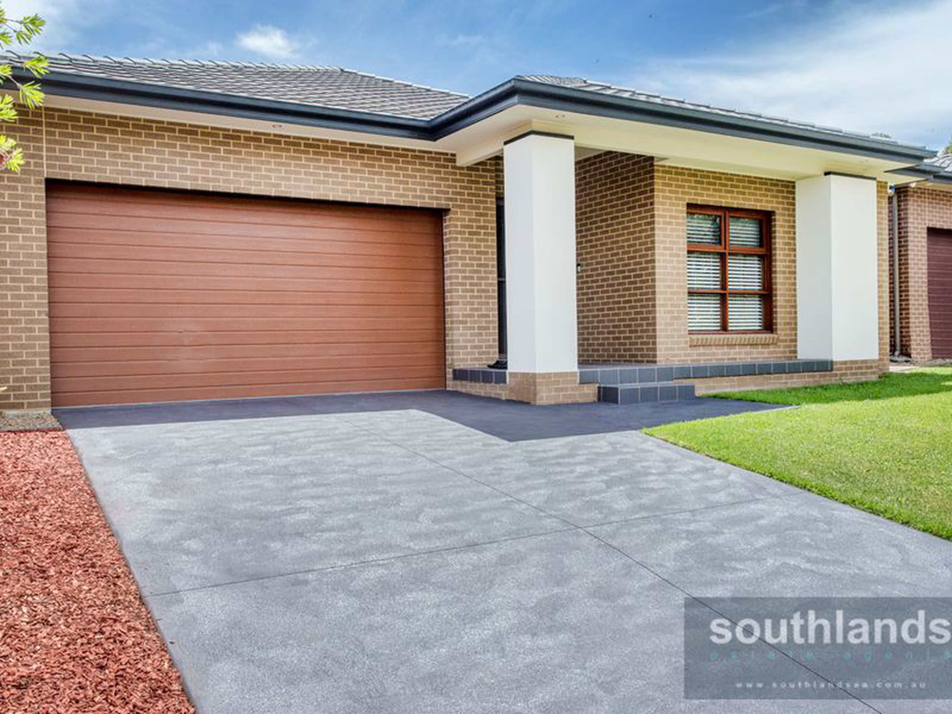 17 Equestrian Circuit, CLAREMONT MEADOWS